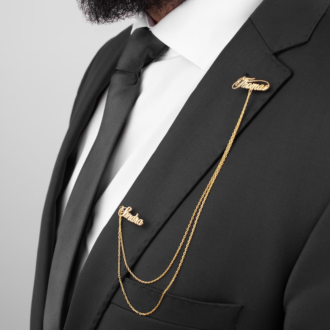 Spersonalizowana broszka z pod – Tuxedo Lapel Pin recenzja i cena